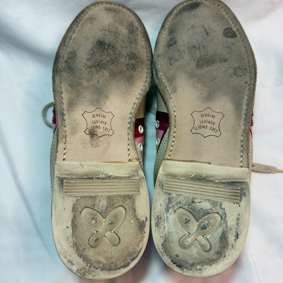 Classic Women's Bowling Shoes with Pink Accent - Picture 6 of 8